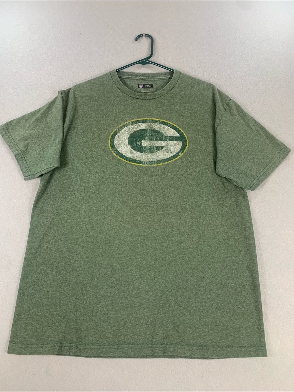 NFL Team Apparel Green Bay Packers  Graphic Team Tee with Distressed Logo